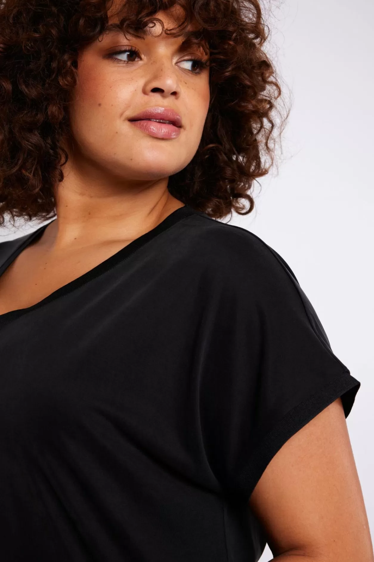 april_top_2-1.webp Store Exxcellent April Top