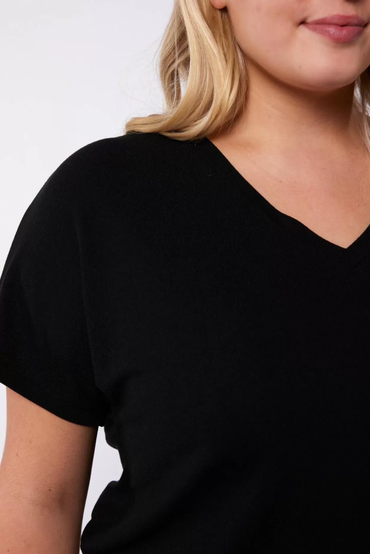 april_top_2.webp Hot Exxcellent April Top