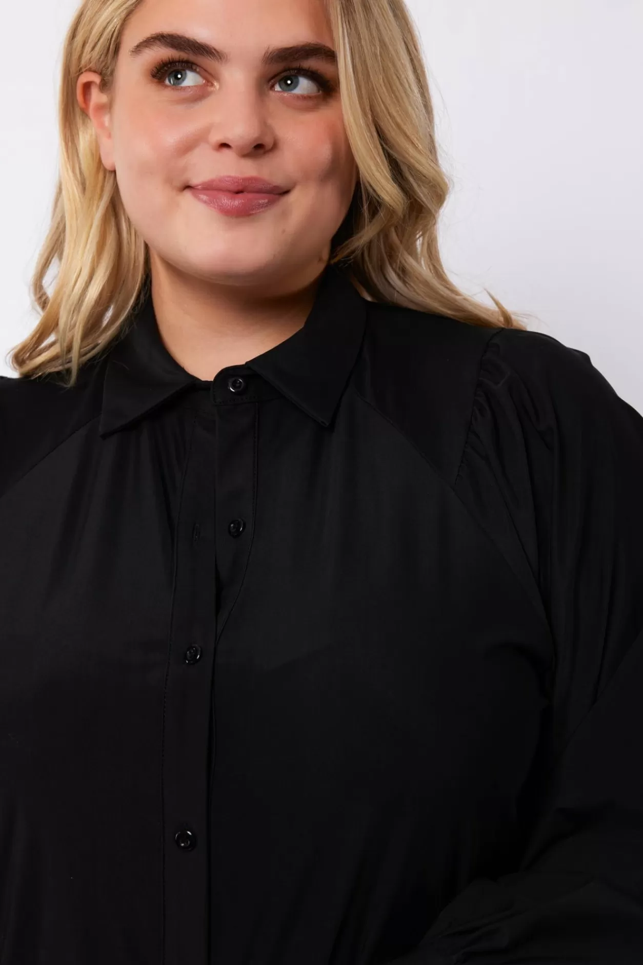 laura_tuniek_2.webp Clearance Exxcellent Laura Tuniek