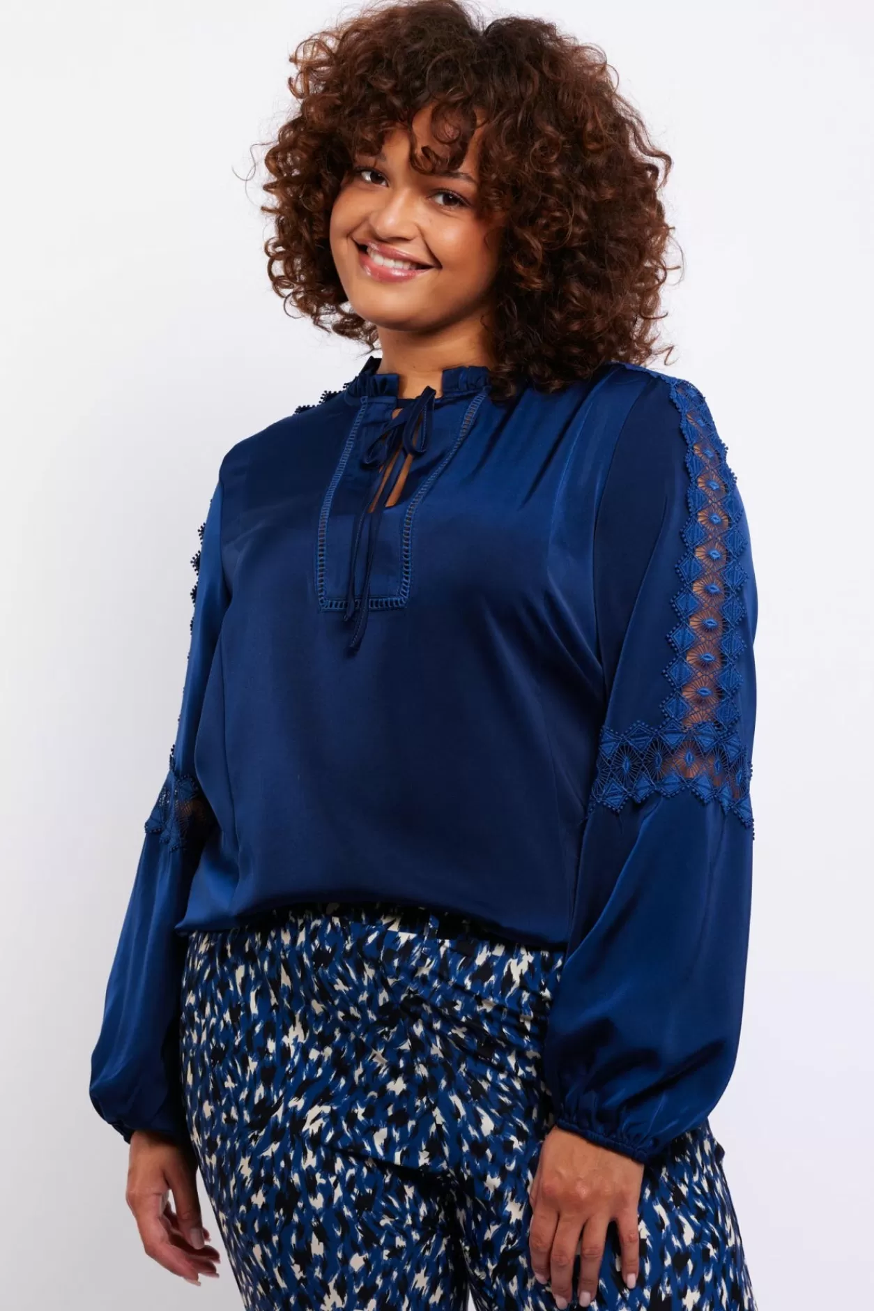 Best Sale Exxcellent Leona Blouse