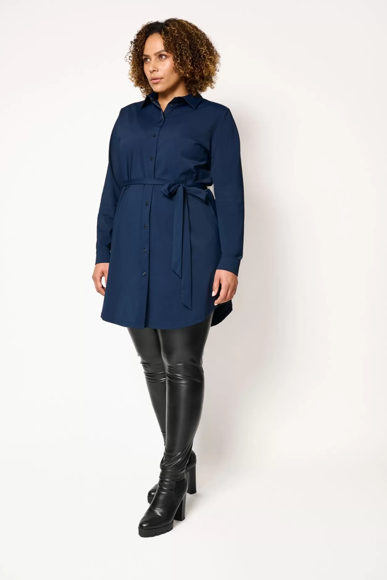 lisa_tuniek_3.webp Sale Exxcellent Lisa Tuniek