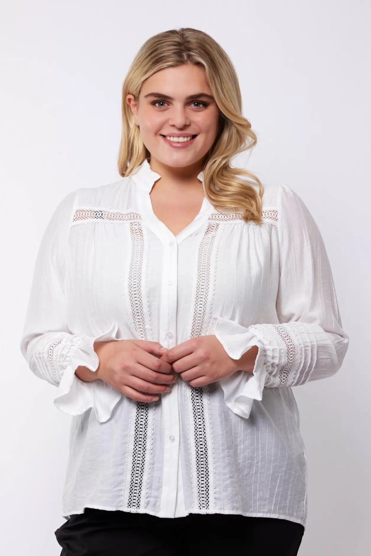 Discount Exxcellent Serra Blouse