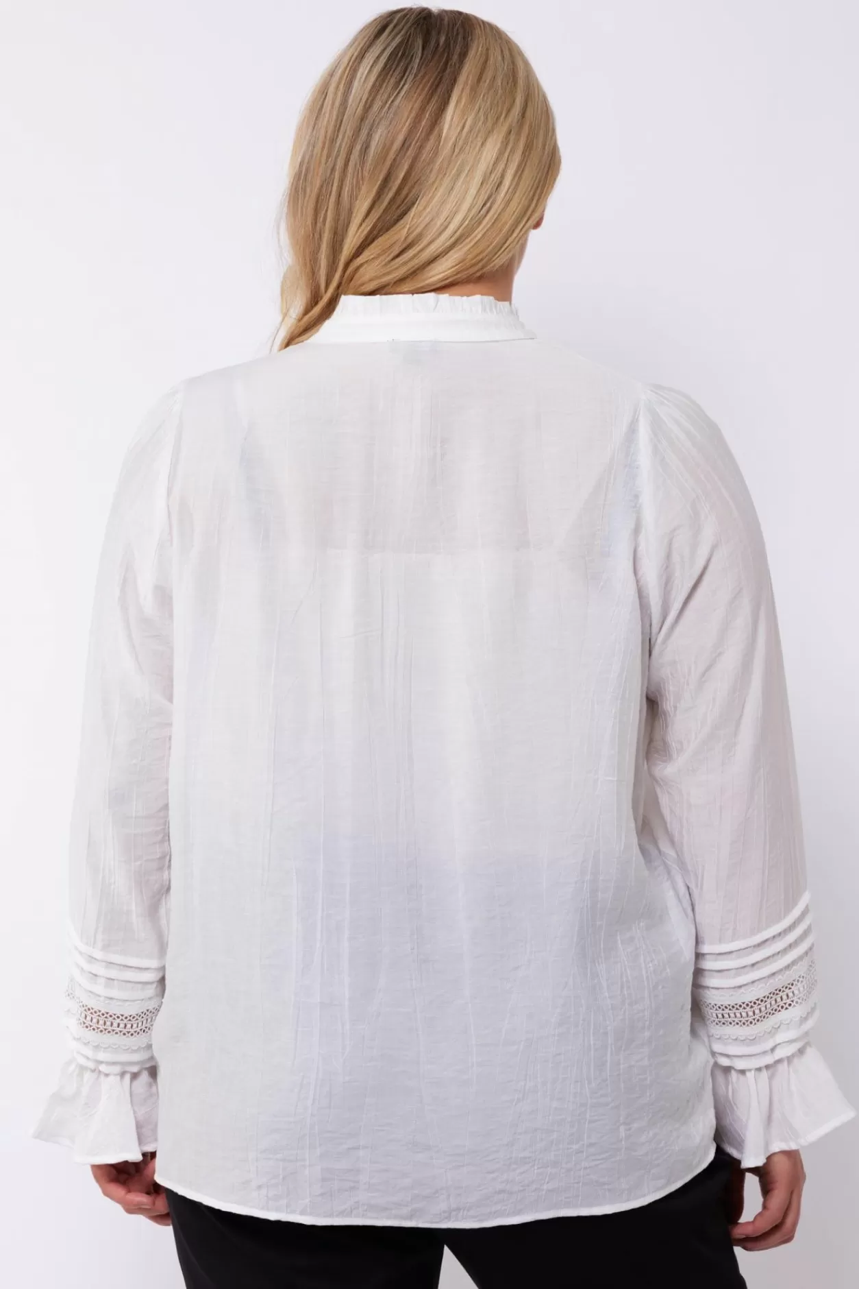 Discount Exxcellent Serra Blouse