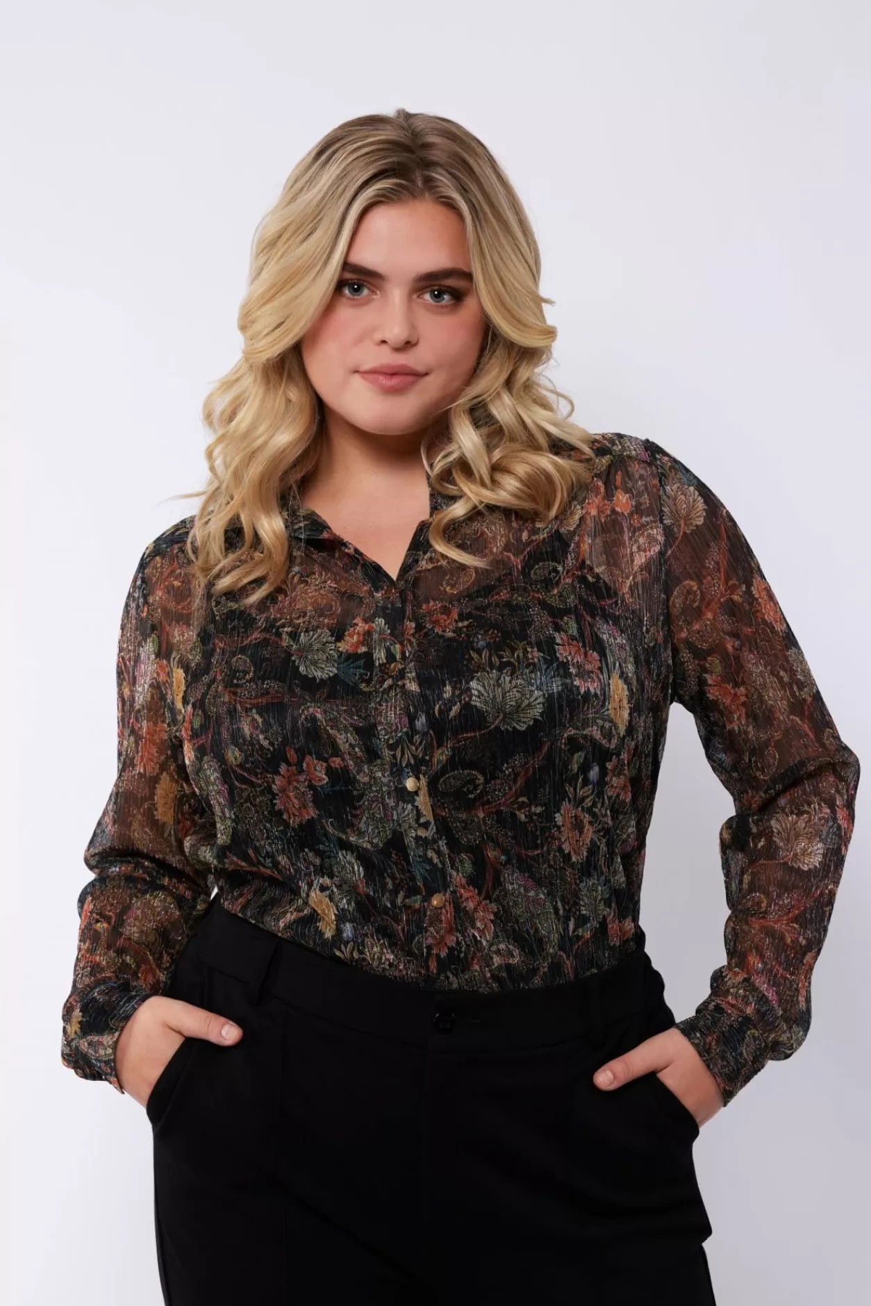 Flash Sale Exxcellent Tiara Blouse