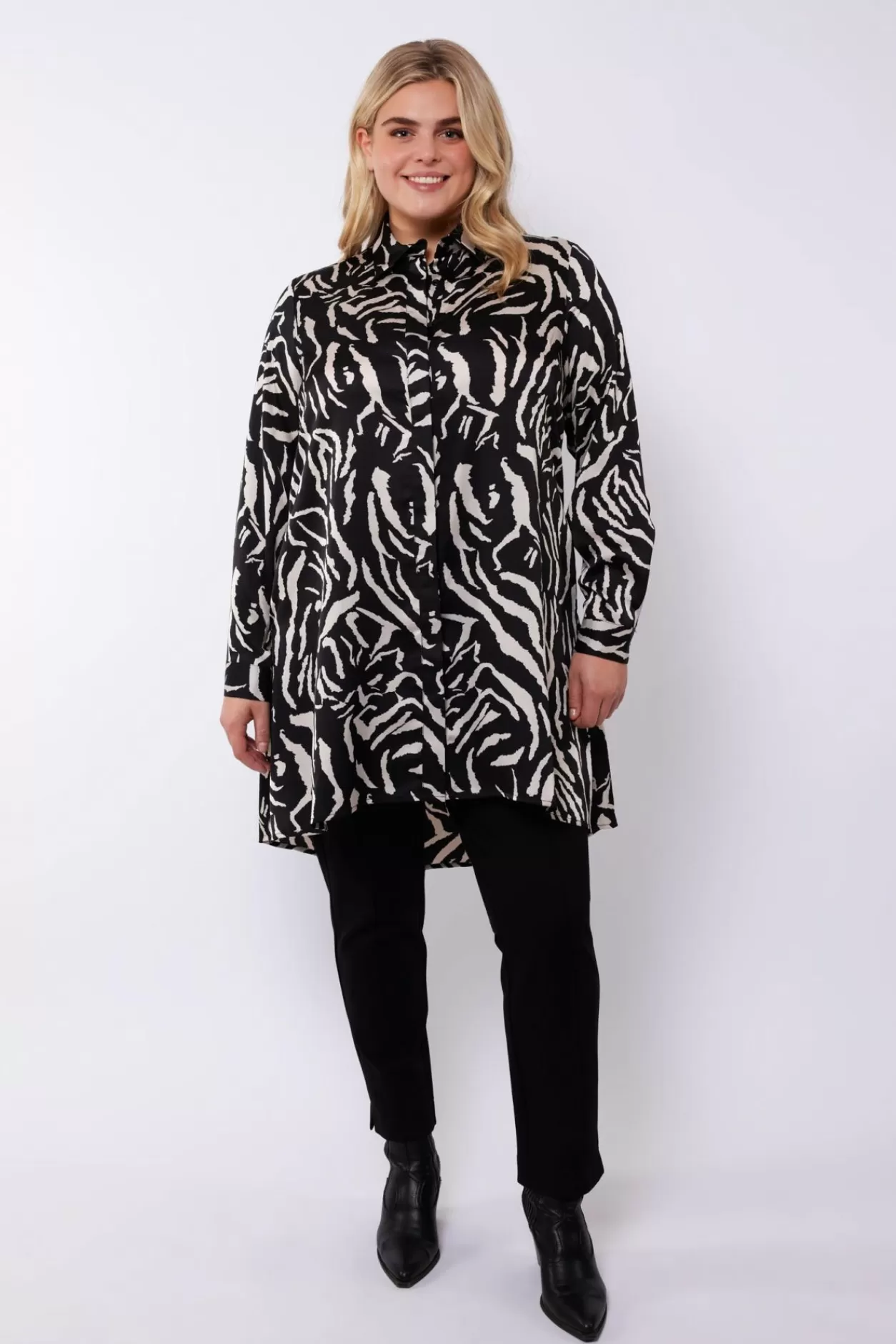 Hot Exxcellent Valeria Tuniek