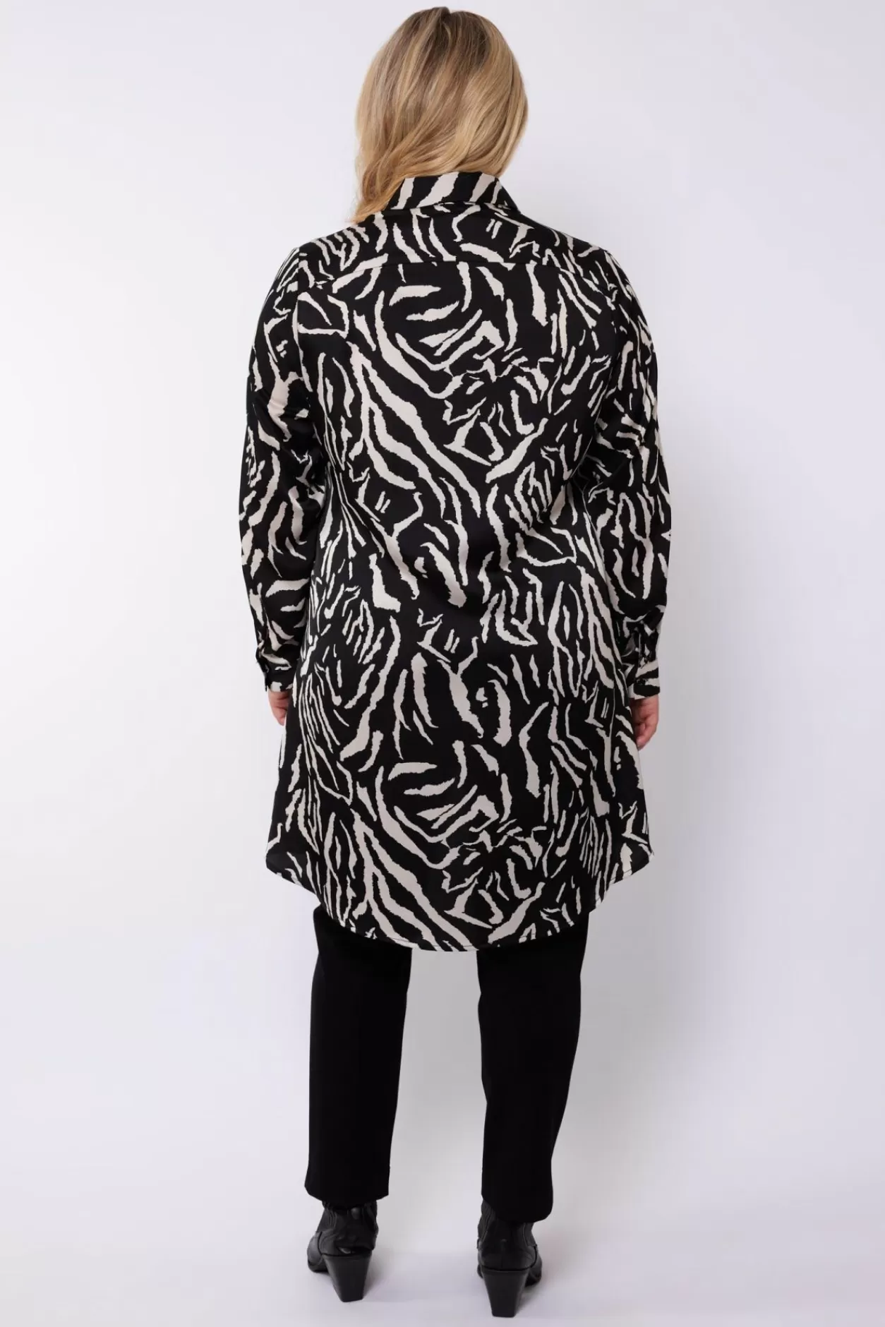 Hot Exxcellent Valeria Tuniek