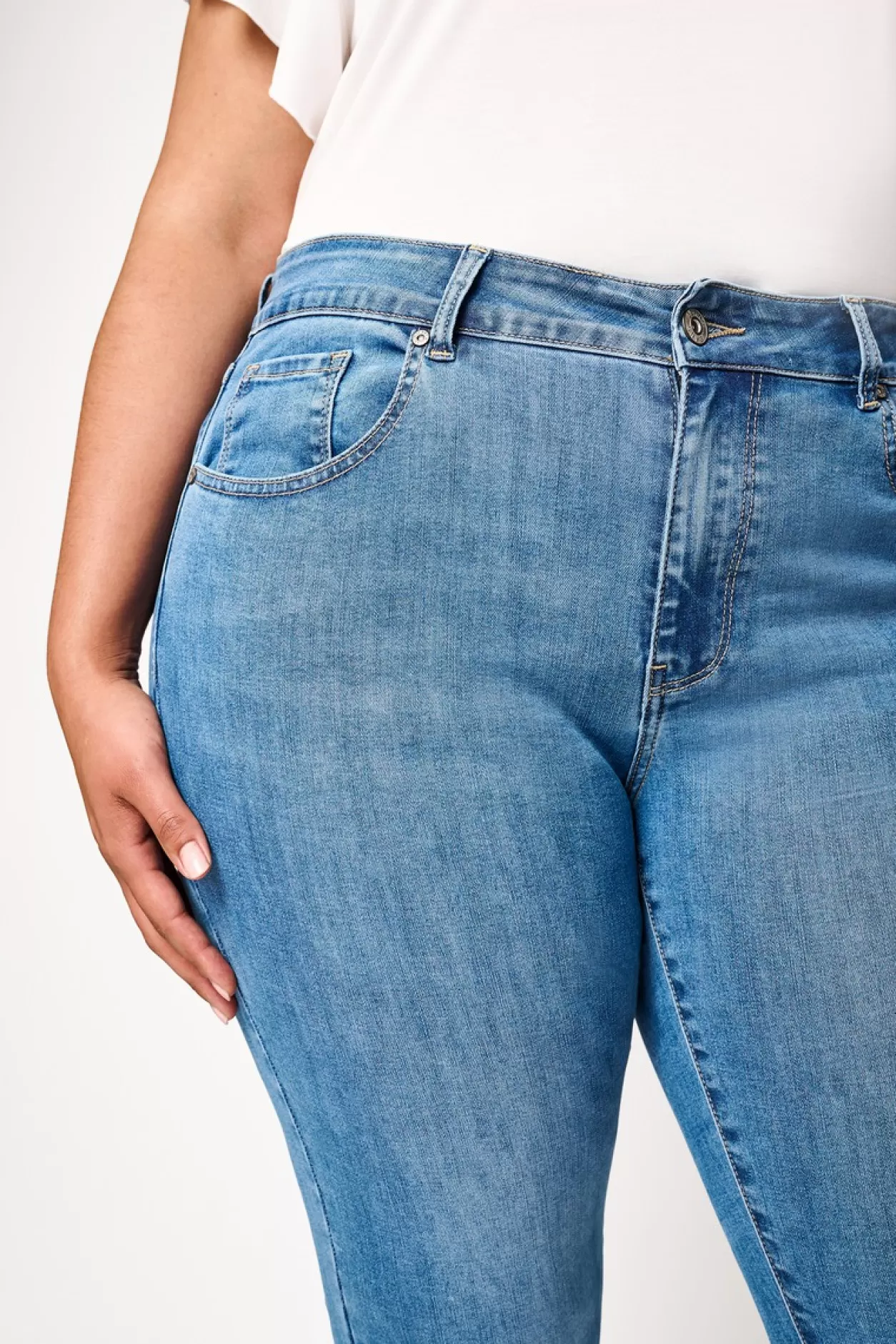 zola_jeans_2-1.webp Cheap Exxcellent Zola Jeans